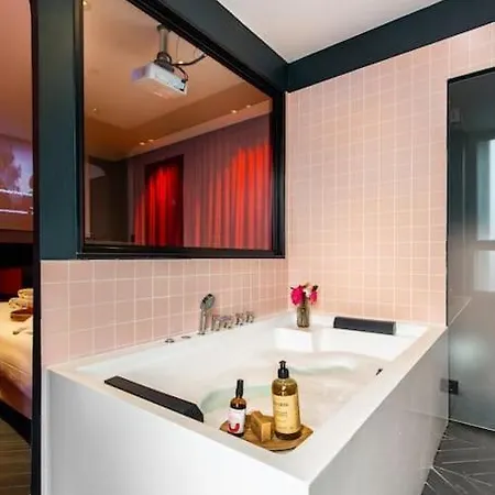Magnifique Studio 2p Avec Jacuzzi Et Cinema Apartment *